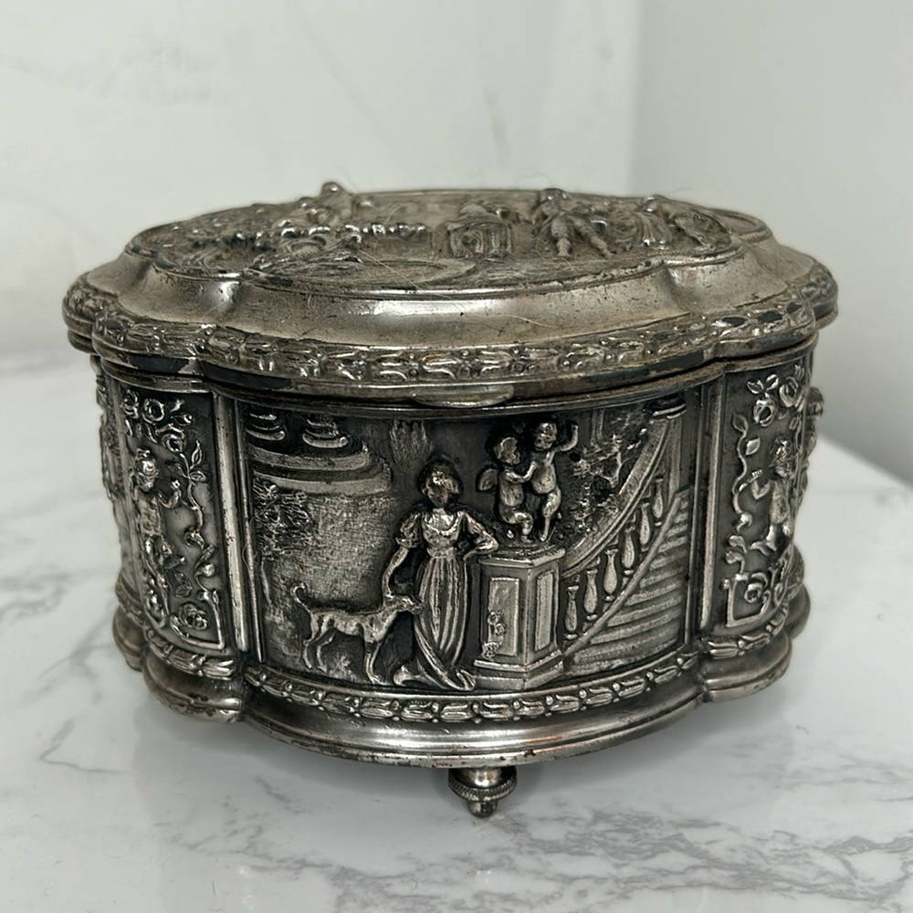 JENNINGS BROTHERS ANTIQUE JEWELRY BOX CASKET DOG CHERUBS REPOUSSE MARKED